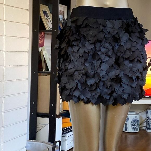StudioM viscose black leaf motif mini. SM fully lineded. Wear strapless top also - Picture 1 of 8